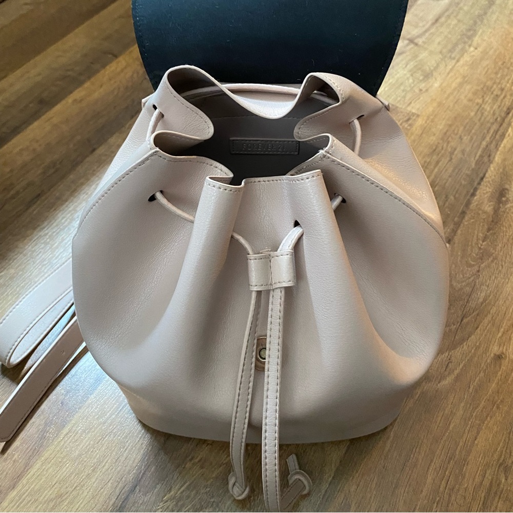 Forever 21 > Mini Backpack - Picture 3 of 8